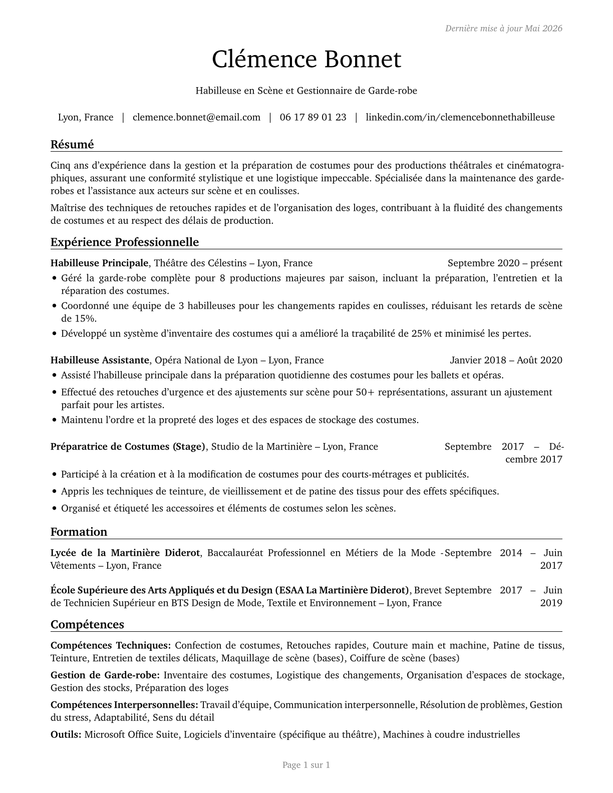 Costume Attendants CV in French — page 1
